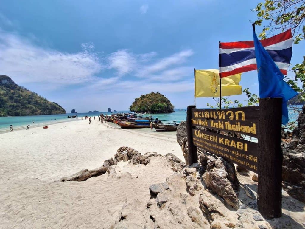 Thale Waek or Separated Sea, a sandbar between Koh Tap and Koh Mor.